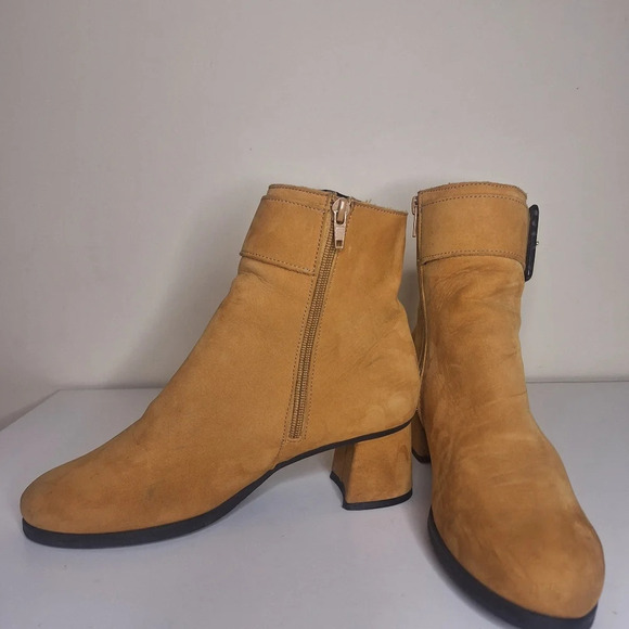 Stylish Tan Ankle Boots - Picture 9 of 13